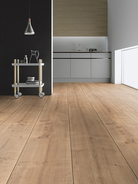 Δύο laminate ξύλα το ένα πάνω από το άλλο
